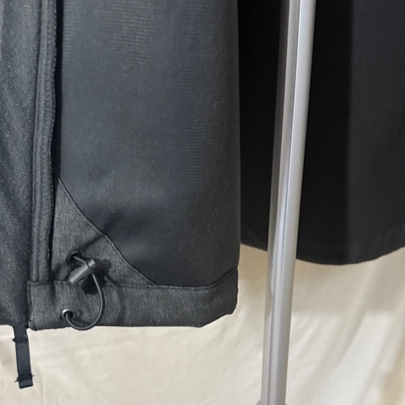 The North Face Men's Charcoal Vest - Picture 4 of 7